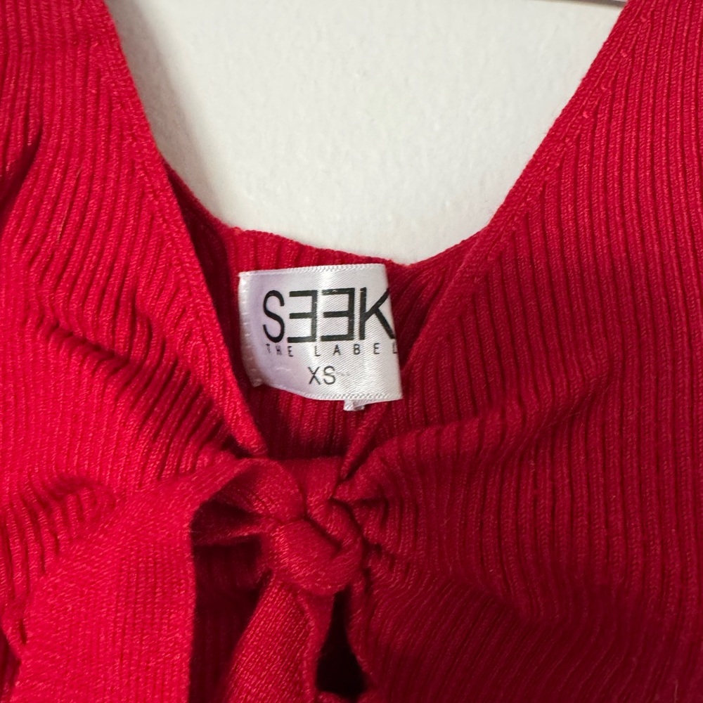 Stylish Red Ribbed Top - Picture 2 of 3